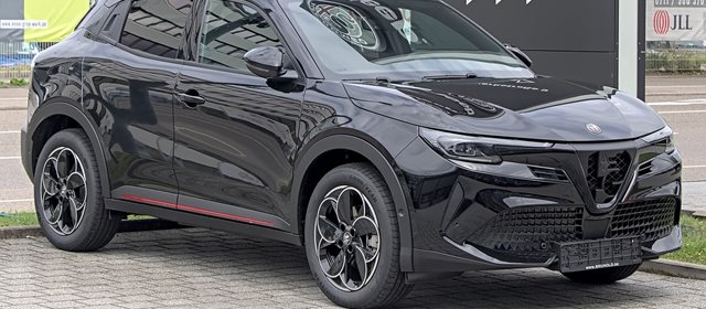 Temsili fotoğraf: Alfa Romeo Junior Elettrica, SUV.